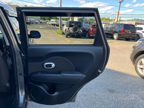 Used 2018 Kia Soul w/ Convenience Package FWD image 15