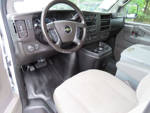 Used 2022 Chevrolet Express 2500 w/ Driver Convenience Package RWD image 19