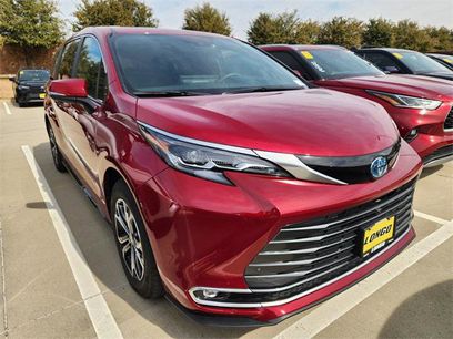 Certified 2025 Toyota Sienna Platinum