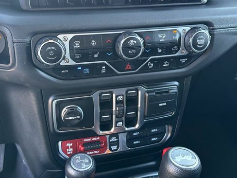 Used 2025 Jeep Wrangler Unlimited Rubicon 4xe w/ Safety Group AWD/4WD image 28
