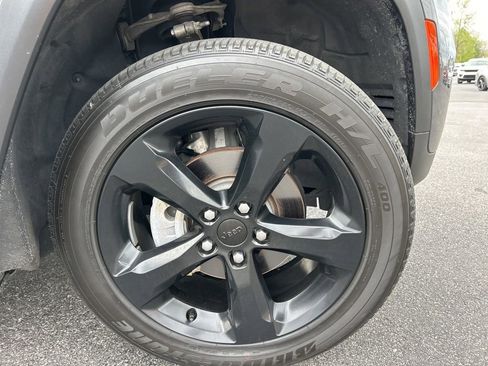 Used 2024 Jeep Grand Cherokee Altitude image 35