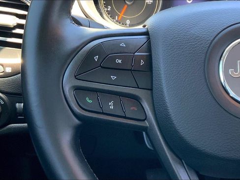Used 2021 Jeep Cherokee Trailhawk w/ Comfort/Convenience Group AWD/4WD image 18
