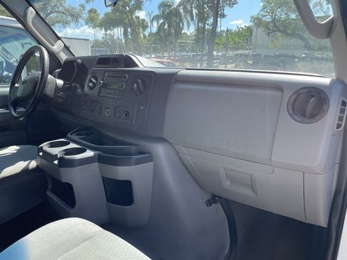 Used 2011 Ford E-350 and Econoline 350 XLT RWD image 4