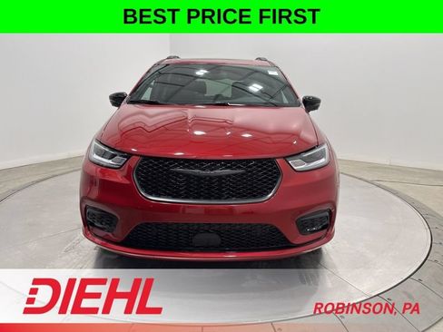 New 2026 Chrysler Pacifica Limited w/ S Appearance Package AWD/4WD image 2