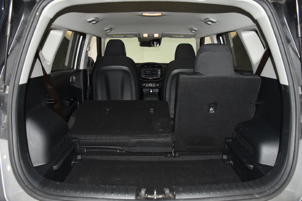 Used 2025 Kia Soul LX w/ LX Technology Package FWD image 28