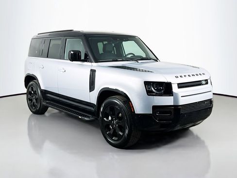 Used 2023 Land Rover Defender 110 X-Dynamic SE image 3