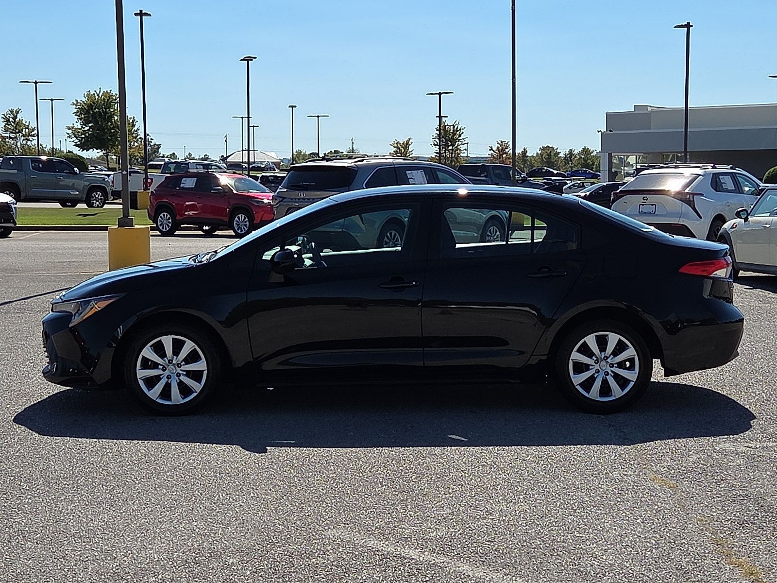 Used 2025 Toyota Corolla LE FWD image 3