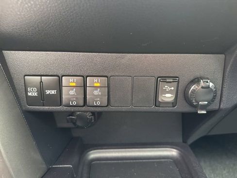 Used 2017 Toyota RAV4 SE image 36