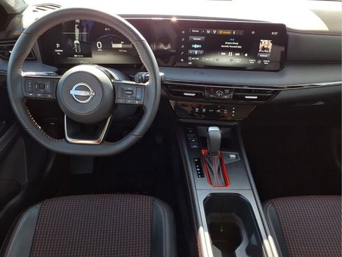 Used 2025 Nissan Kicks SR FWD image 12