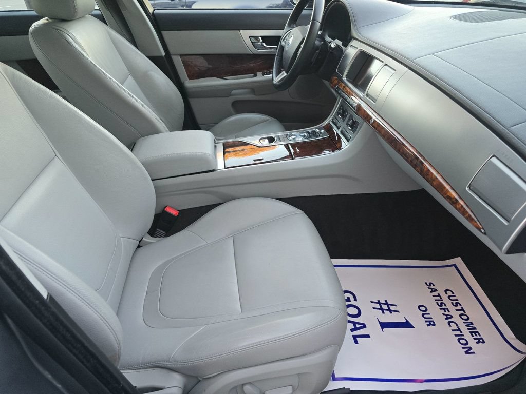 Used 2013 Jaguar XF RWD image 18