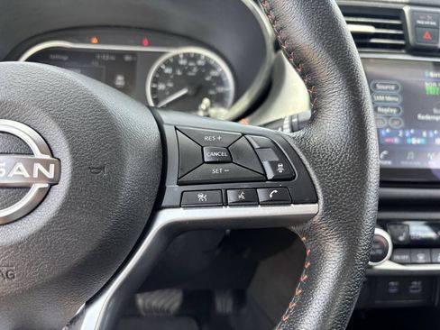 Used 2025 Nissan Versa SR FWD image 29