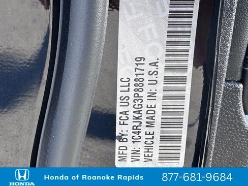 Used 2023 Jeep Grand Cherokee L Laredo image 40