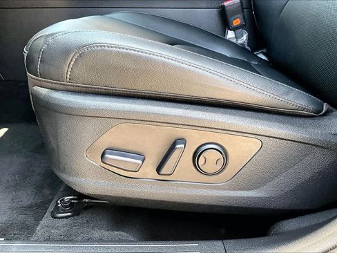 Used 2025 Kia Sportage EX FWD image 33
