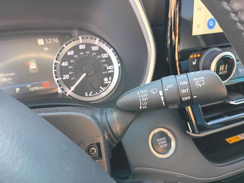 Used 2024 Toyota Highlander XLE image 24