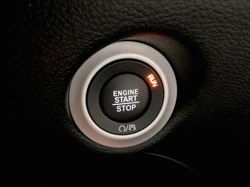 Used 2025 Chrysler Pacifica Limited FWD image 37