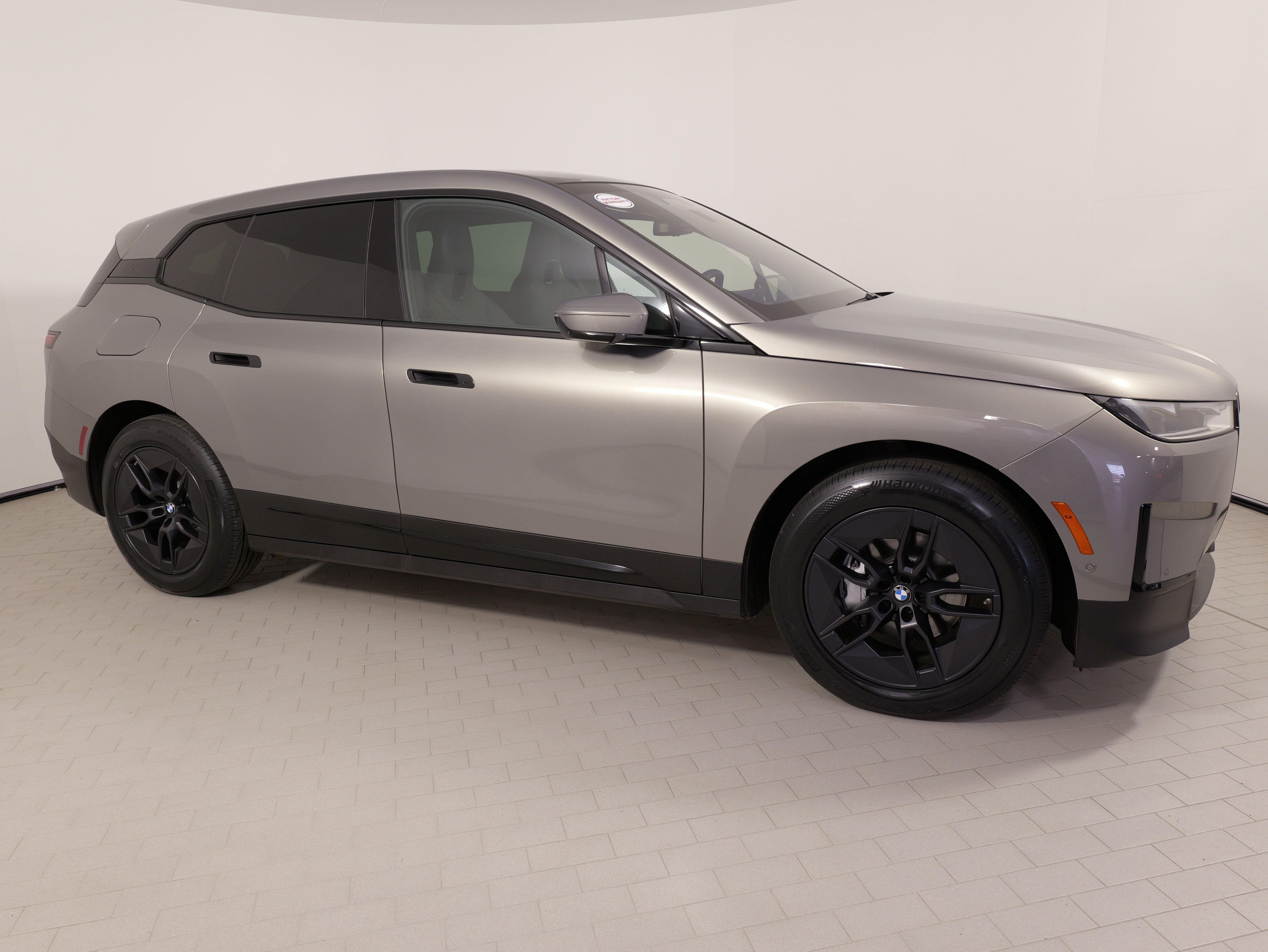 Used 2024 BMW iX xDrive50 AWD/4WD image 9