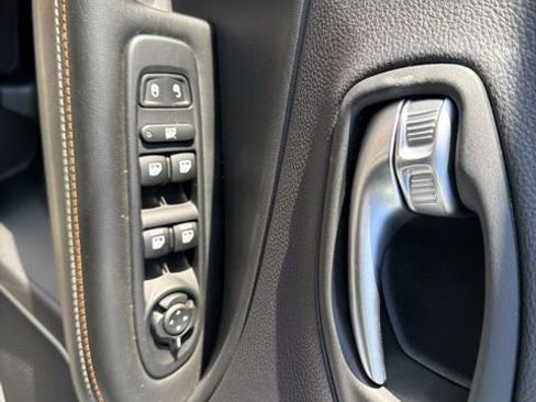 Used 2017 Jeep Compass Latitude FWD image 18