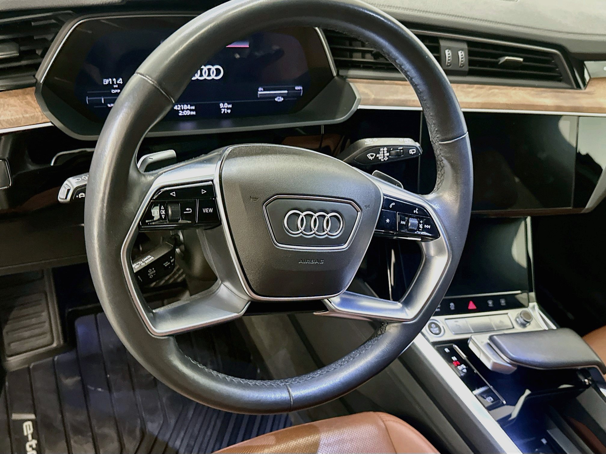 Used 2022 Audi e-tron Premium Plus AWD/4WD image 18