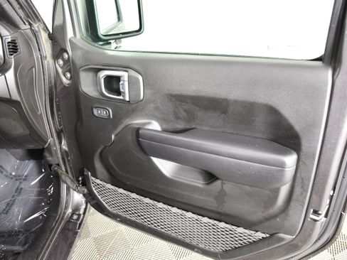Used 2021 Jeep Wrangler Unlimited Sport AWD/4WD image 38