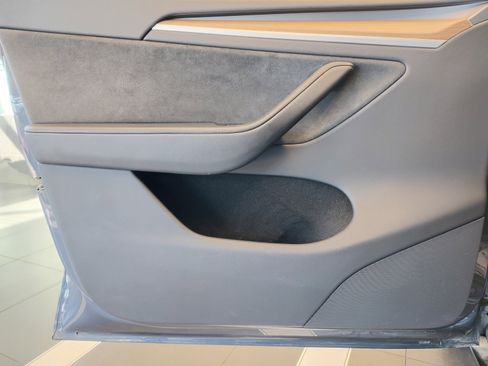 Used 2023 Tesla Model Y Long Range image 27