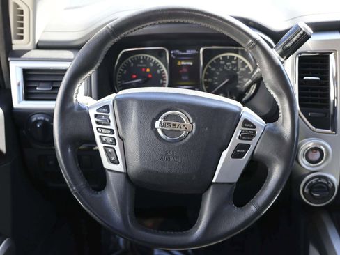 Used 2017 Nissan Titan SV image 21