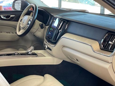 Used 2022 Volvo XC60 T8 Inscription image 25