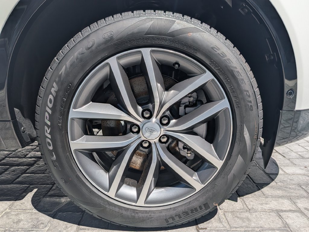 New 2026 Land Rover Discovery Sport Landmark AWD/4WD image 12