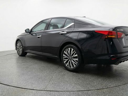 Used 2025 Nissan Altima 2.5 SV image 6
