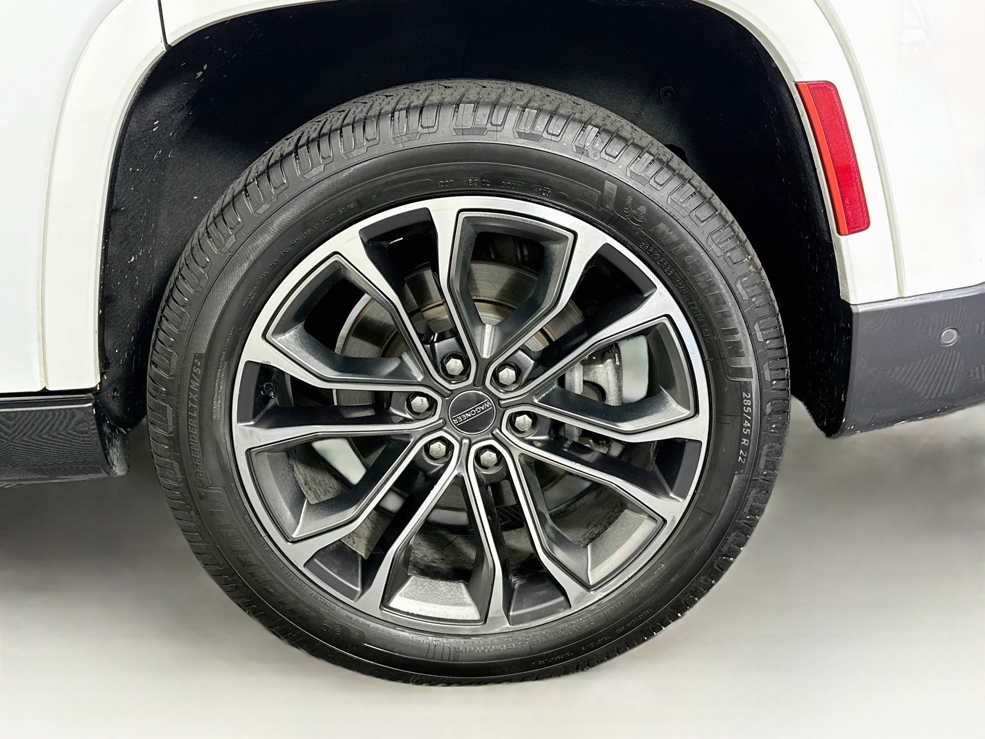 Used 2022 Jeep Grand Wagoneer Series III AWD/4WD image 11