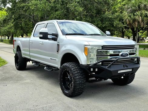 Used 2017 Ford F250 Lariat w/ Lariat Value Package AWD/4WD image 1