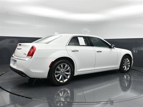 Used 2017 Chrysler 300 C w/ Safetytec Plus Group AWD/4WD image 5