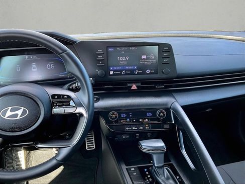 Used 2025 Hyundai Elantra Sport FWD image 8