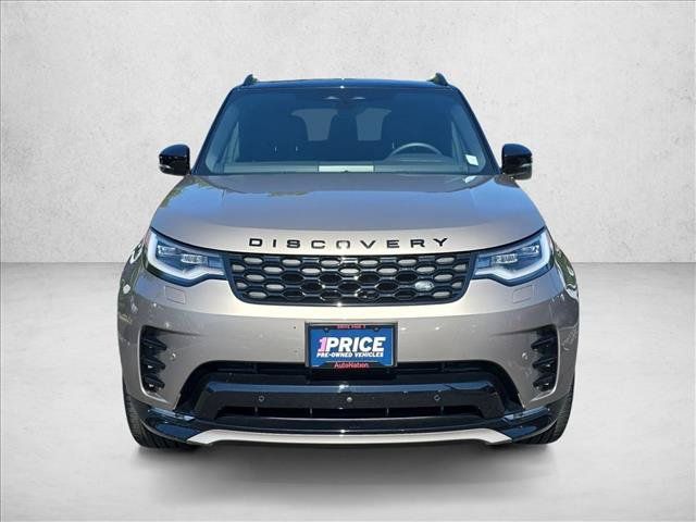 Used 2025 Land Rover Discovery Dynamic SE AWD/4WD image 2
