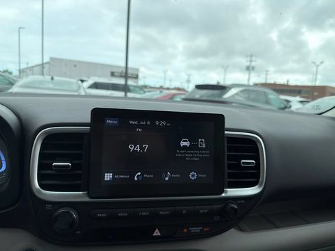 Certified 2024 Hyundai Venue SEL FWD image 20