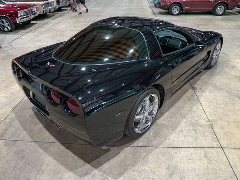 Used 1998 Chevrolet Corvette Coupe w/ Memory Pkg RWD image 17