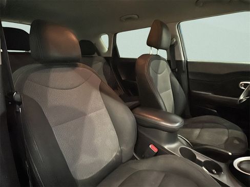 Used 2018 Kia Soul + image 9