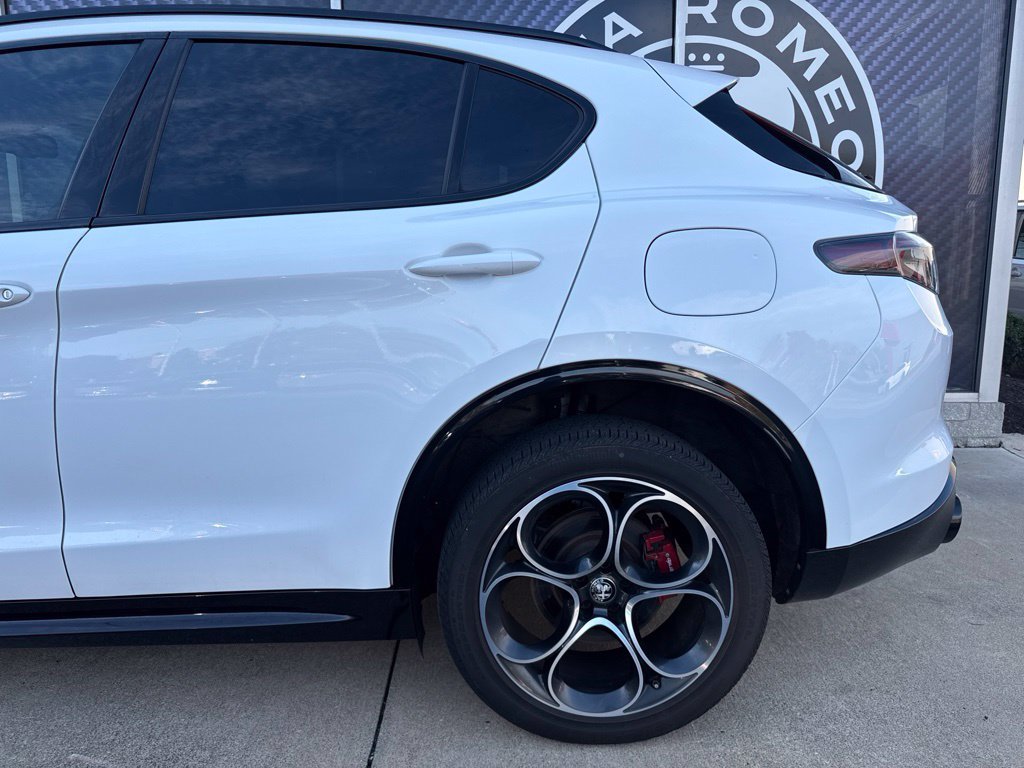 Used 2024 Alfa Romeo Stelvio Veloce AWD/4WD image 14
