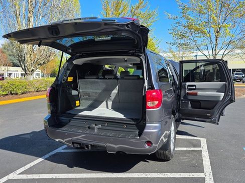 Used 2011 Toyota Sequoia Platinum AWD/4WD image 28