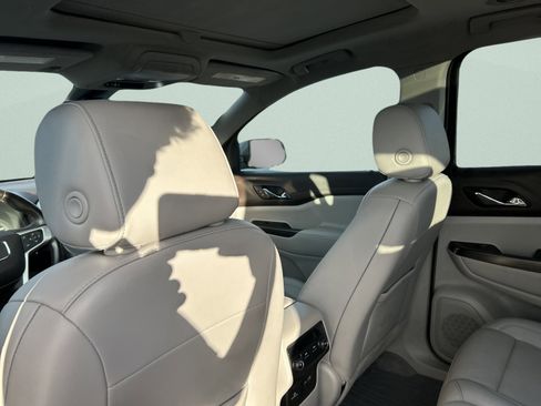 Used 2023 GMC Acadia SLT image 33