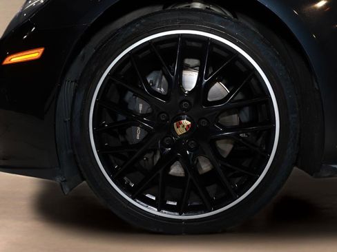 Used 2023 Porsche Panamera 4 Platinum Edition image 34