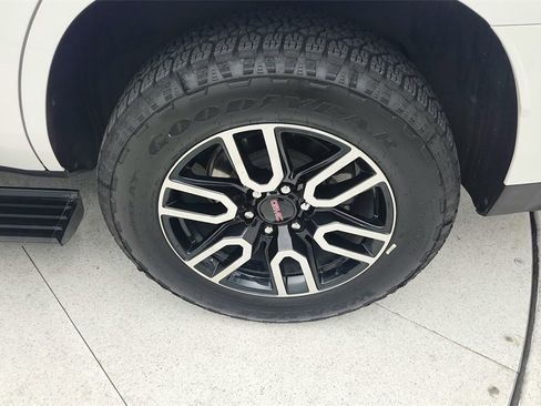Used 2023 GMC Yukon AT4 w/ Technology Package image 29