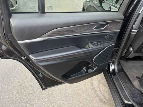 Used 2021 Jeep Grand Cherokee L Limited AWD/4WD image 16