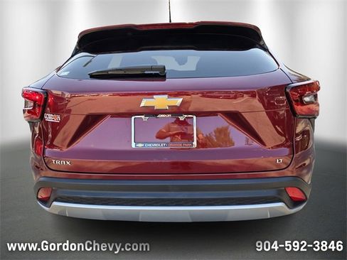 Used 2025 Chevrolet Trax LT image 4