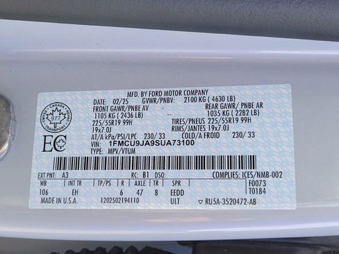 Used 2025 Ford Escape Platinum AWD/4WD image 17