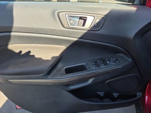 Used 2018 Ford EcoSport SE image 5