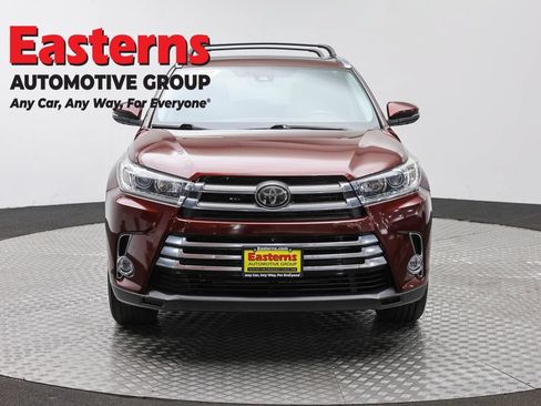Used 2019 Toyota Highlander Limited Platinum AWD/4WD image 2