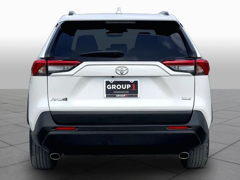 Used 2022 Toyota RAV4 XLE Premium FWD image 5