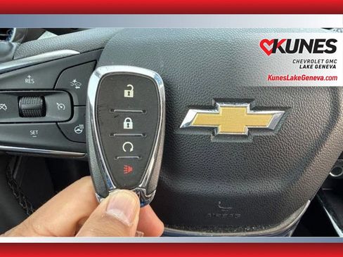 Used 2025 Chevrolet Trax LT w/ LT Convenience Package FWD image 28