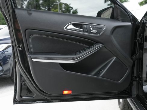 Used 2020 Mercedes-Benz GLA 250 4MATIC image 32