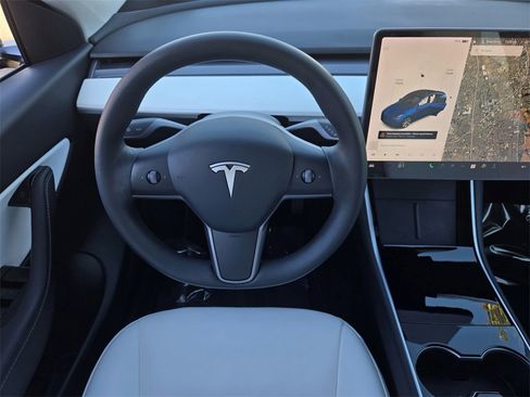 Used 2021 Tesla Model Y Long Range image 12